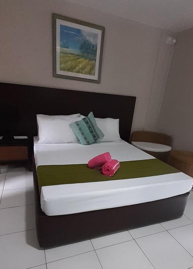 Mr Holidays Hotel Balabag  Buitenkant foto