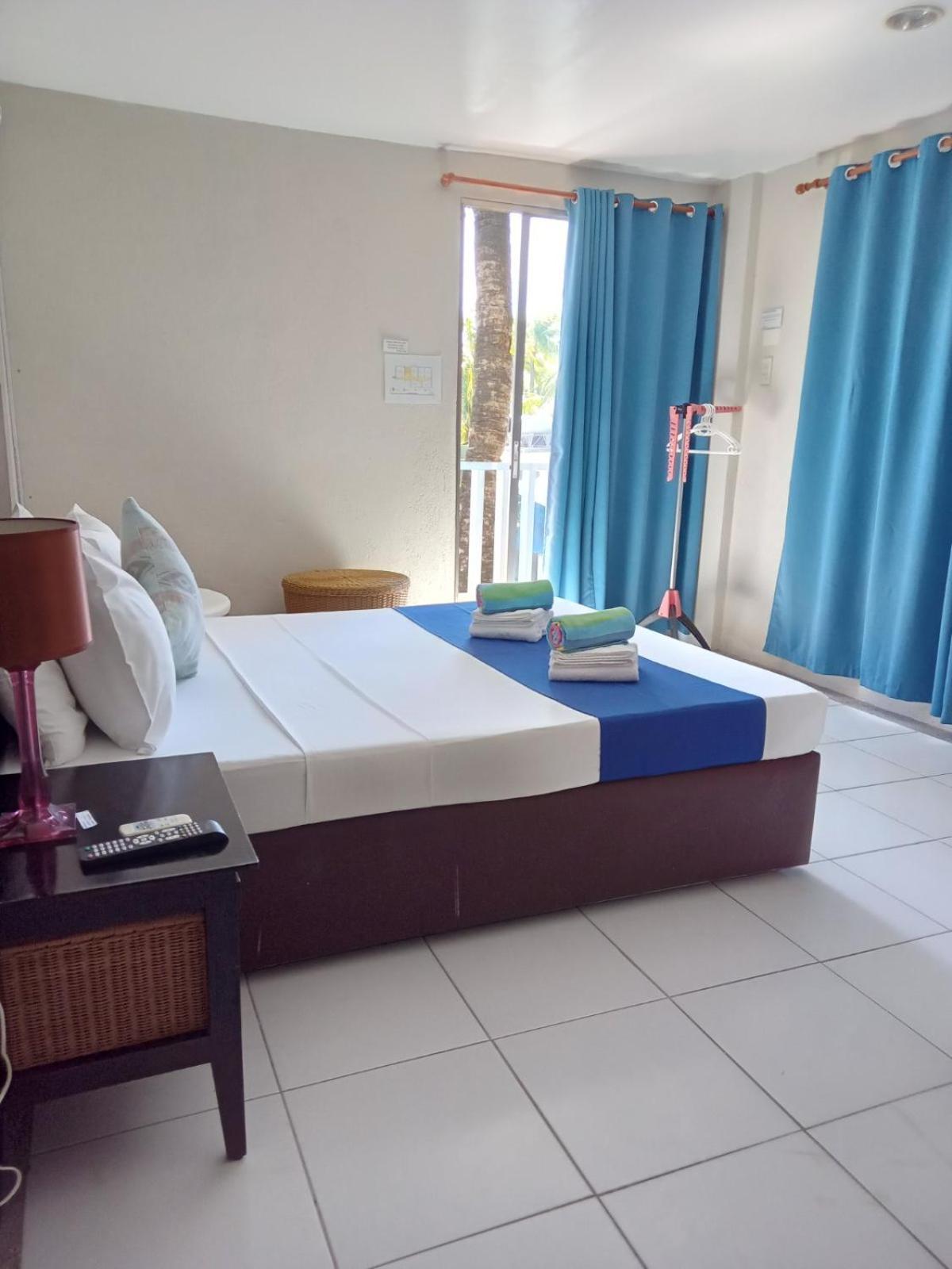 Mr Holidays Hotel Balabag  Buitenkant foto