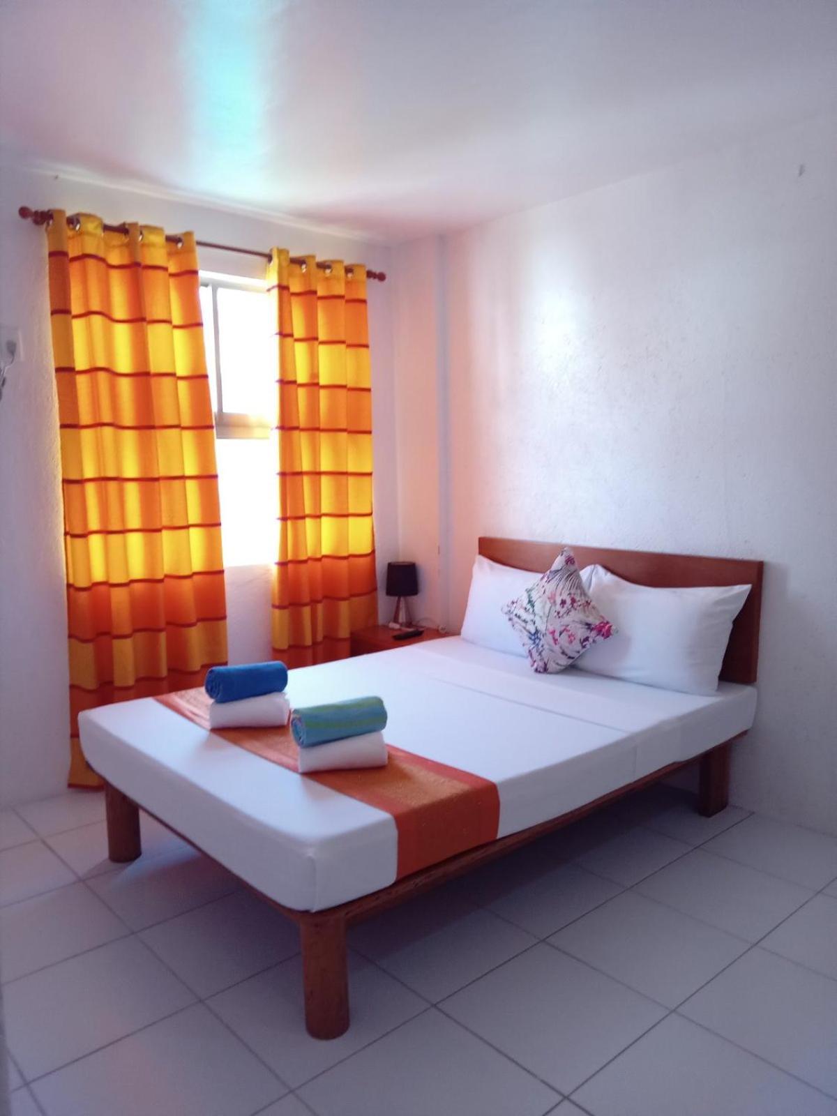 Mr Holidays Hotel Balabag  Buitenkant foto