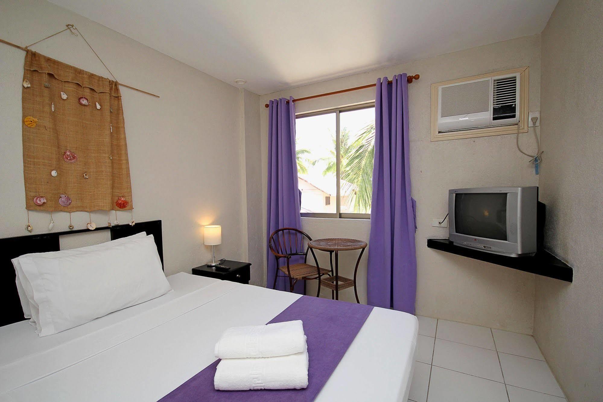 Mr Holidays Hotel Balabag  Buitenkant foto