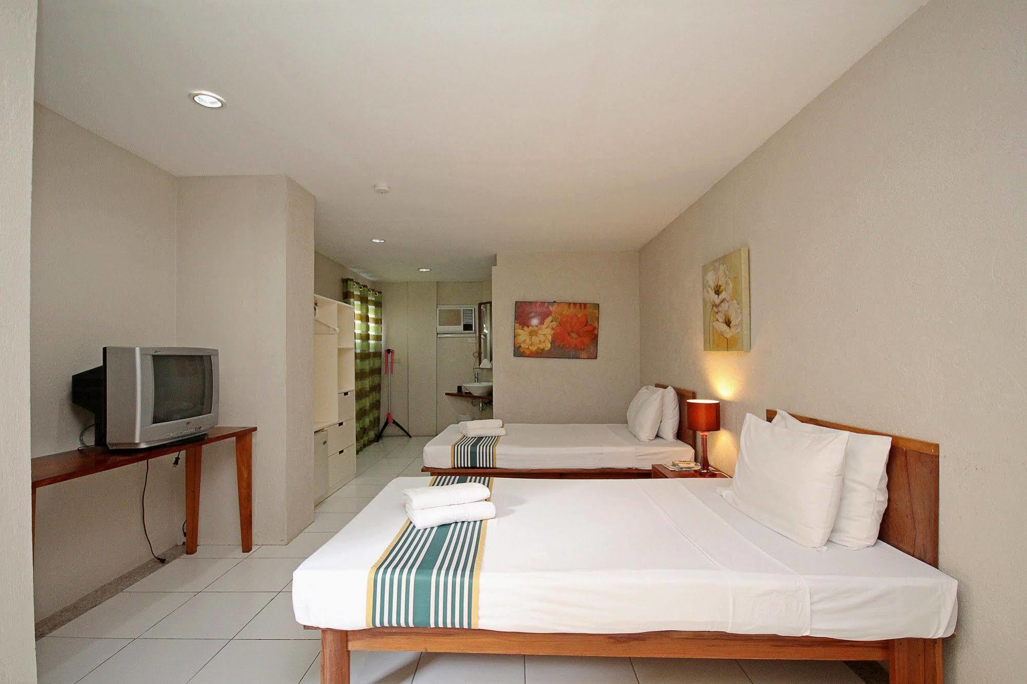 Mr Holidays Hotel Balabag  Buitenkant foto