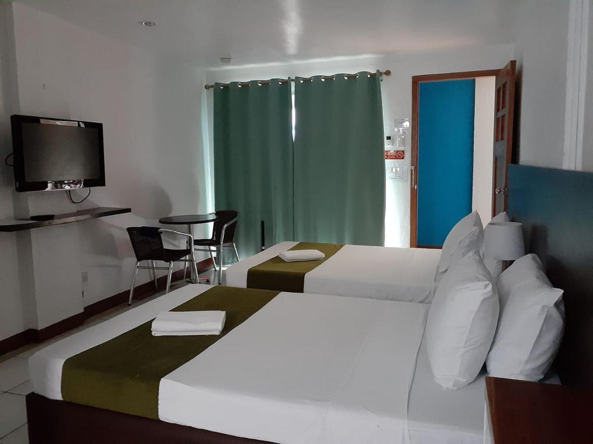 Mr Holidays Hotel Balabag  Buitenkant foto